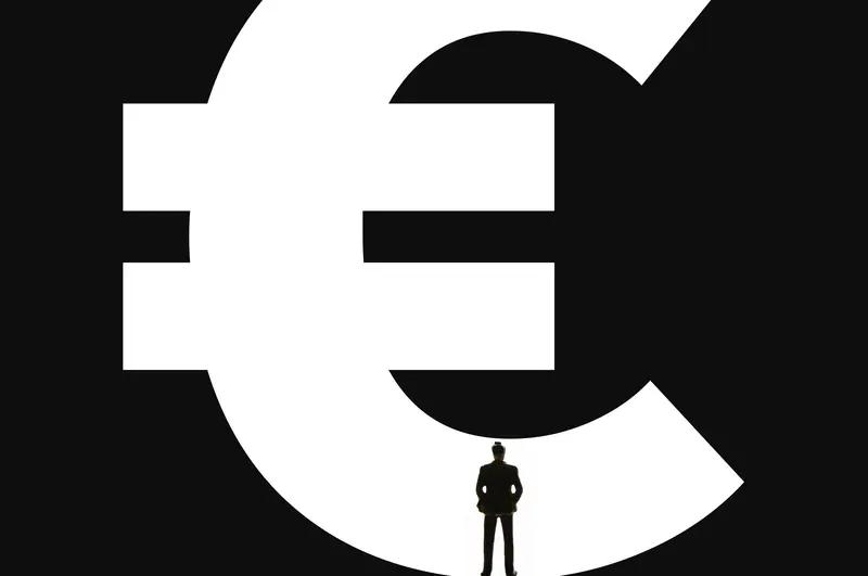 【今年5月欧元区通胀率升至3.2%，高于4月的3.0%】
        今年5