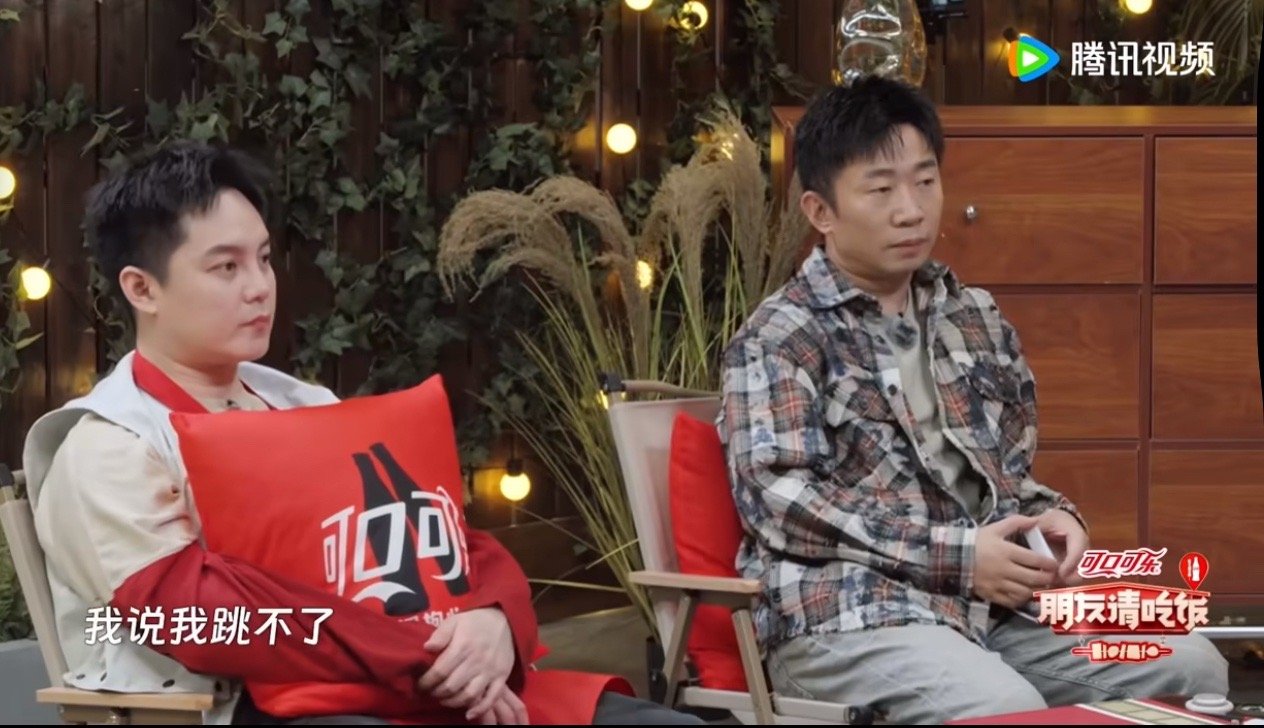 蔡明练舞被周震南当女主宠 现在也就能知道为什么大家都会非常喜欢周震南了吧，听了蔡