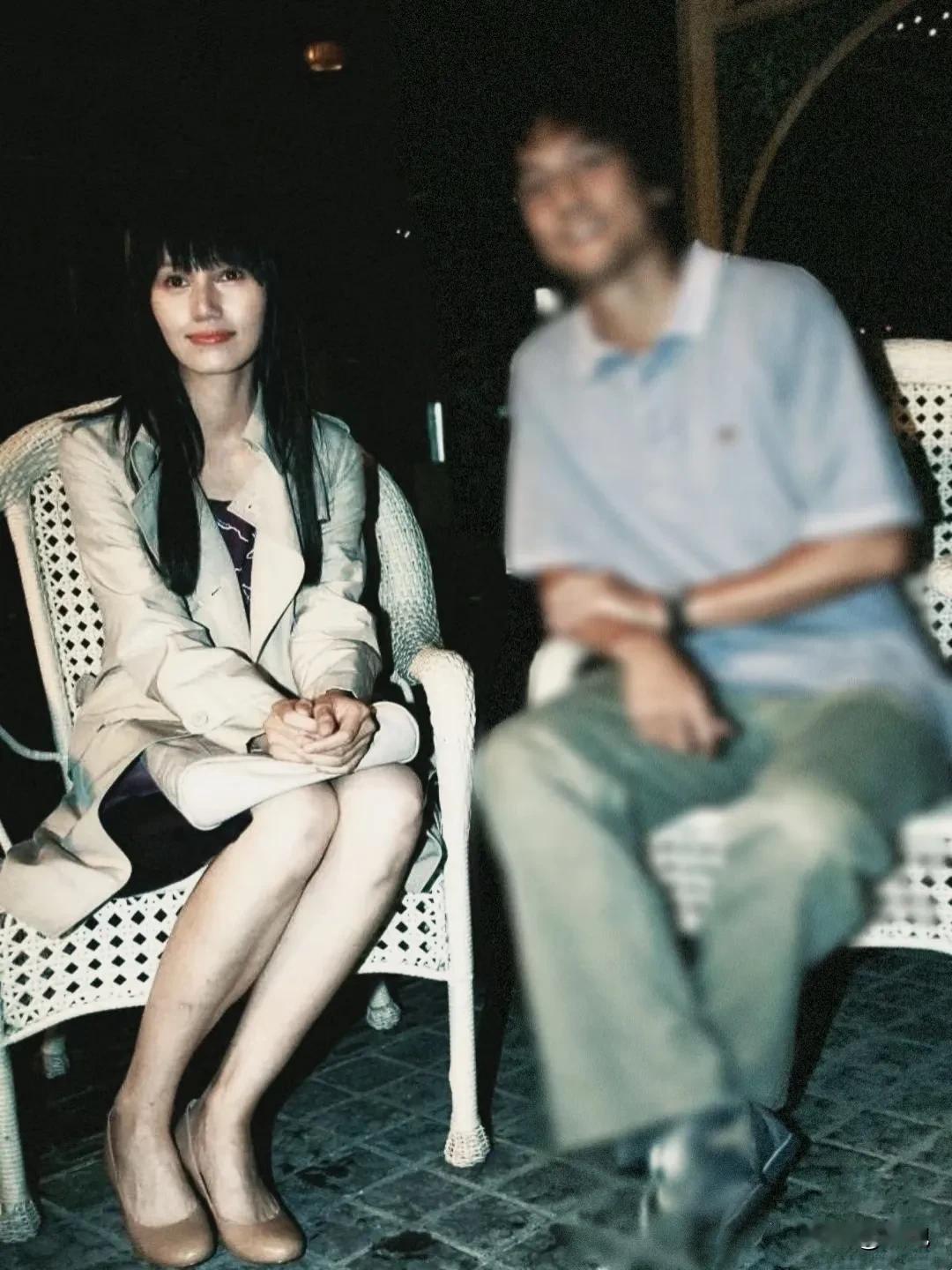 袁泉曾直言：“爱情就是一种感觉，然后感觉是在变化的。”“没有人能让爱情一直保鲜。