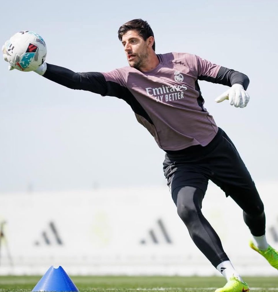 皇马 库尔图瓦回归球场训练！ 