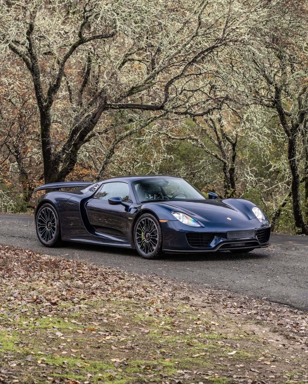 Dark Blue Metallic Porsche 918 Spyder ​​