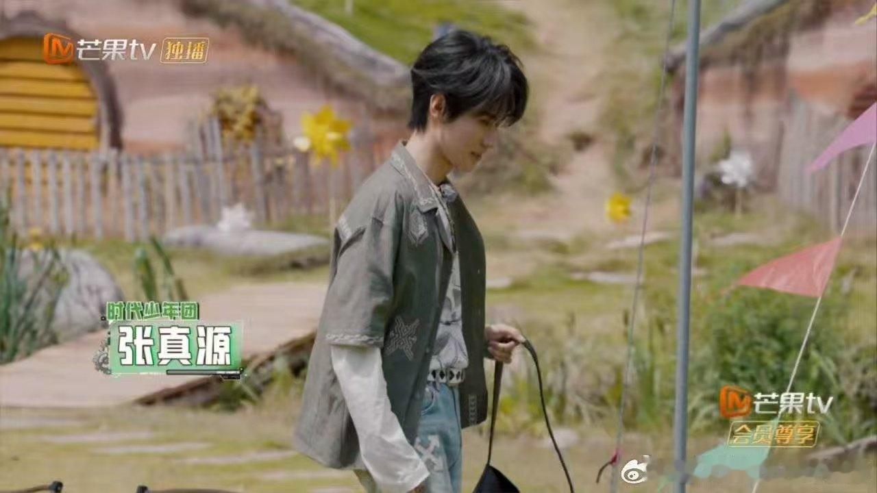 张真源参加密逃害怕什么有什么密室大逃脱采访环节张真源聊到畏惧未知，密逃实景全部兑
