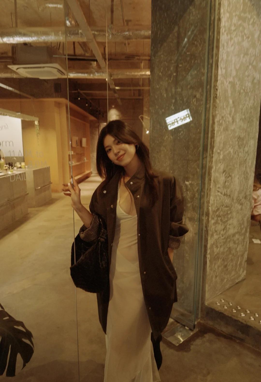 秋日一个游
天气很好
出来探一探新店
秋天