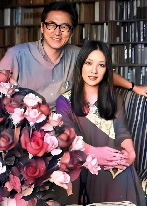胡因梦在自传中回忆，她和李敖结婚同住之后，她很快就发现了李敖是一个情绪巨婴，很容