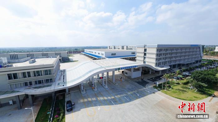 开局之年看中国·开放自贸港:从“机场流量”迈向“经济增量”