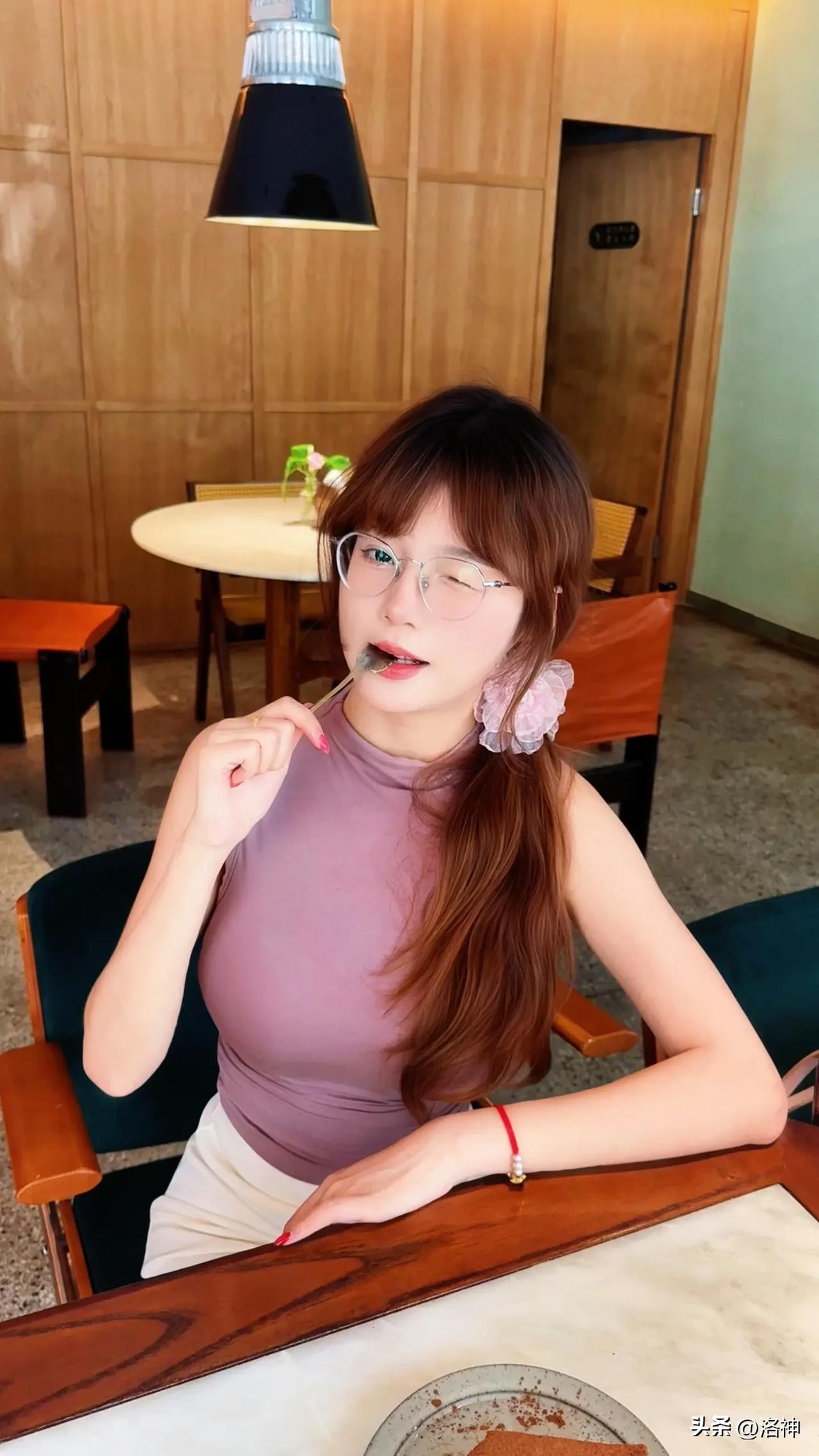 你说要警惕所有会上瘾的东西
也包括我吗。
女大学生骗局 女大学生价值观 女大学生