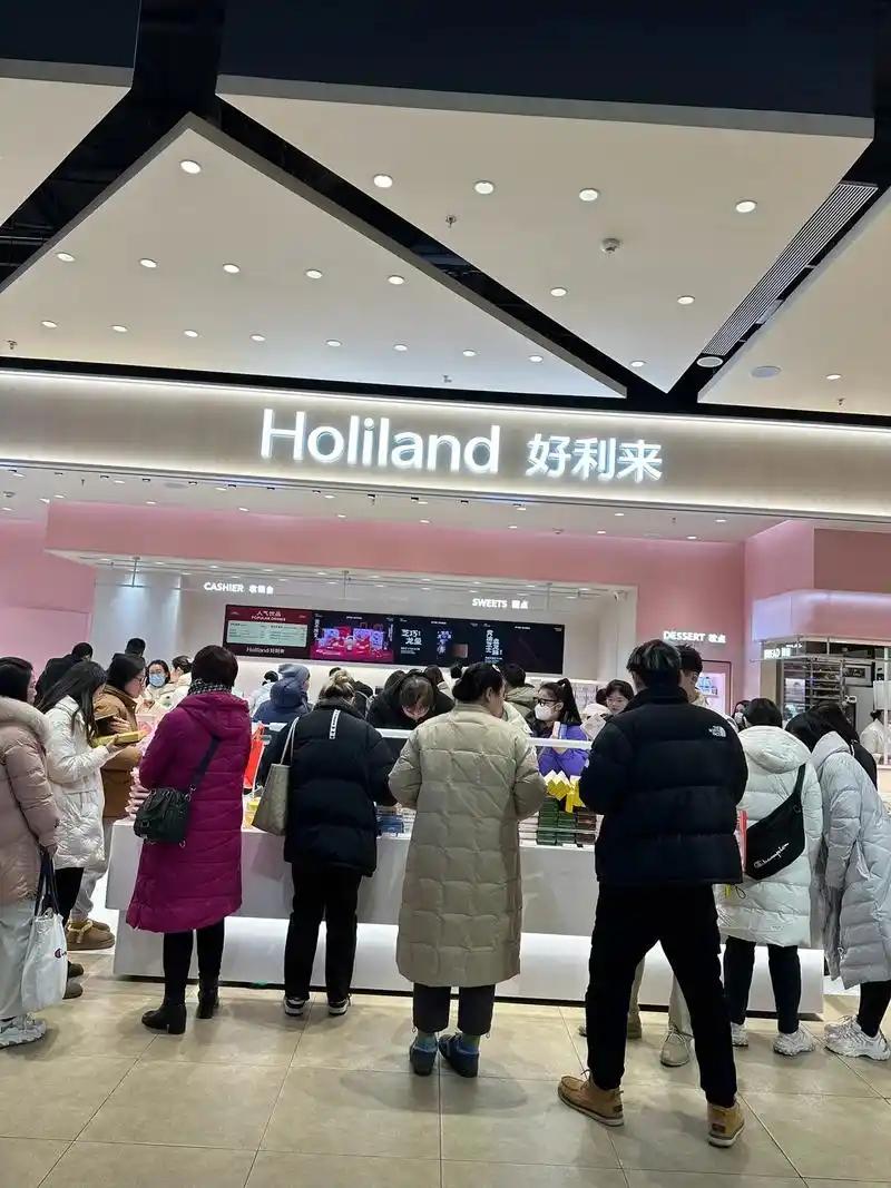 人们发现，曾经风靡全国的蛋糕大王好利来的门店似乎在很多城市见不到，反而全国各地冒
