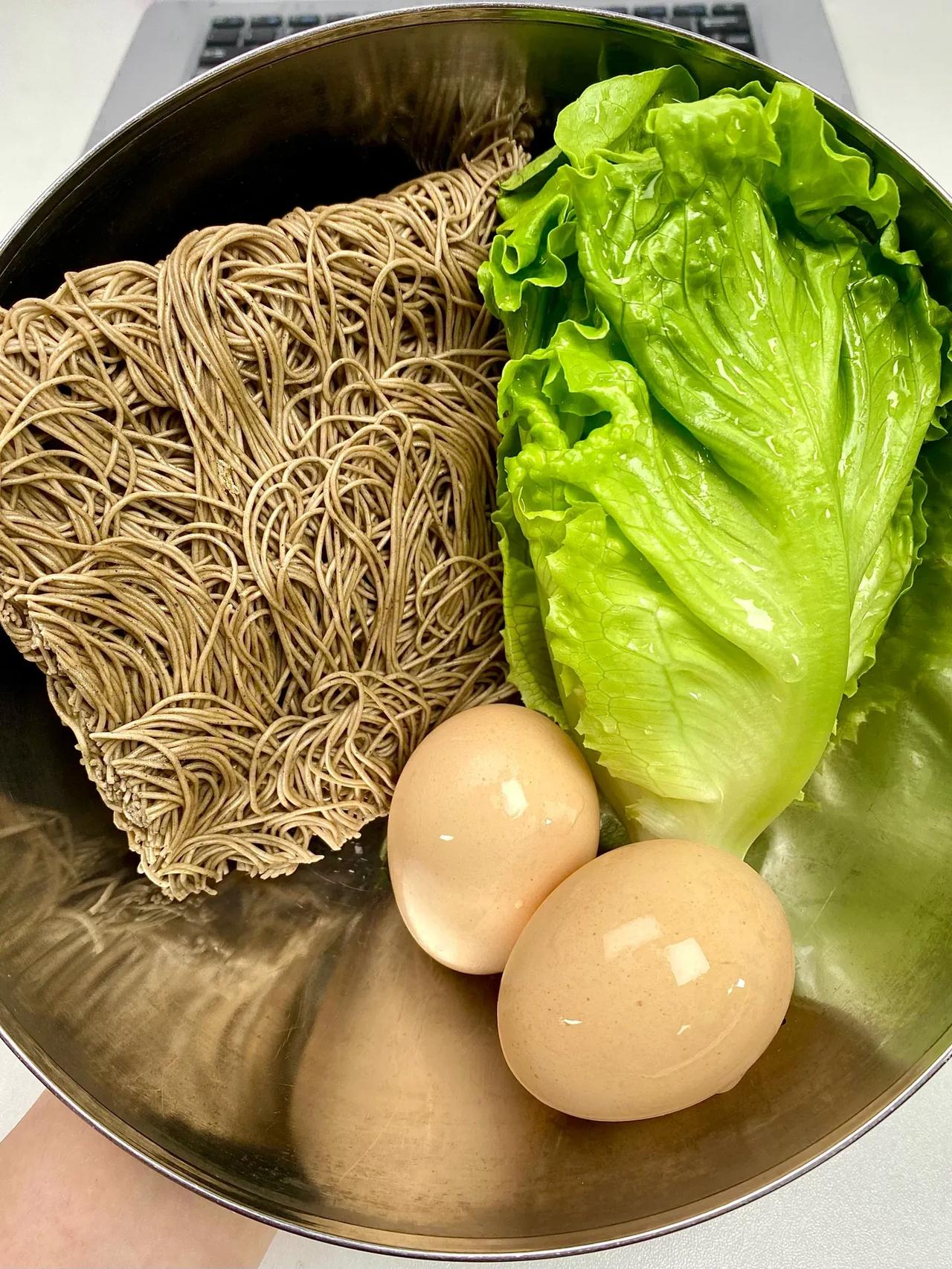 说真的！减脂期晚餐真的可以换成这个！！|||最近吃的比较多的就是荷包蛋焖荞麦面啦