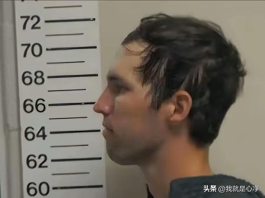 这个人就是美国警方所抓捕的嫌疑犯，刺杀查理柯克的嫌疑犯！
他叫泰勒罗宾逊，是犹他