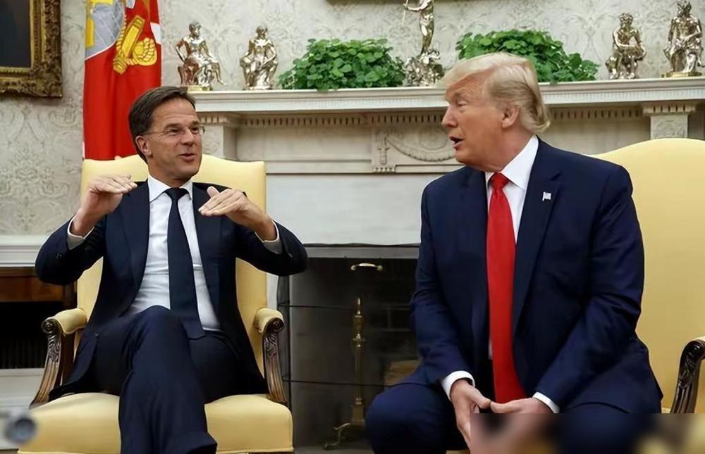 特朗普这出“格陵兰岛不买了”的戏码，活脱脱演成了大型“退而求其次”现场。

嘴上