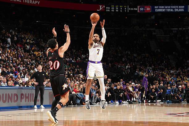 我是真的不太理解，到底是谁在说盖布-文森特防守好的。文森特就一个180+的小个子