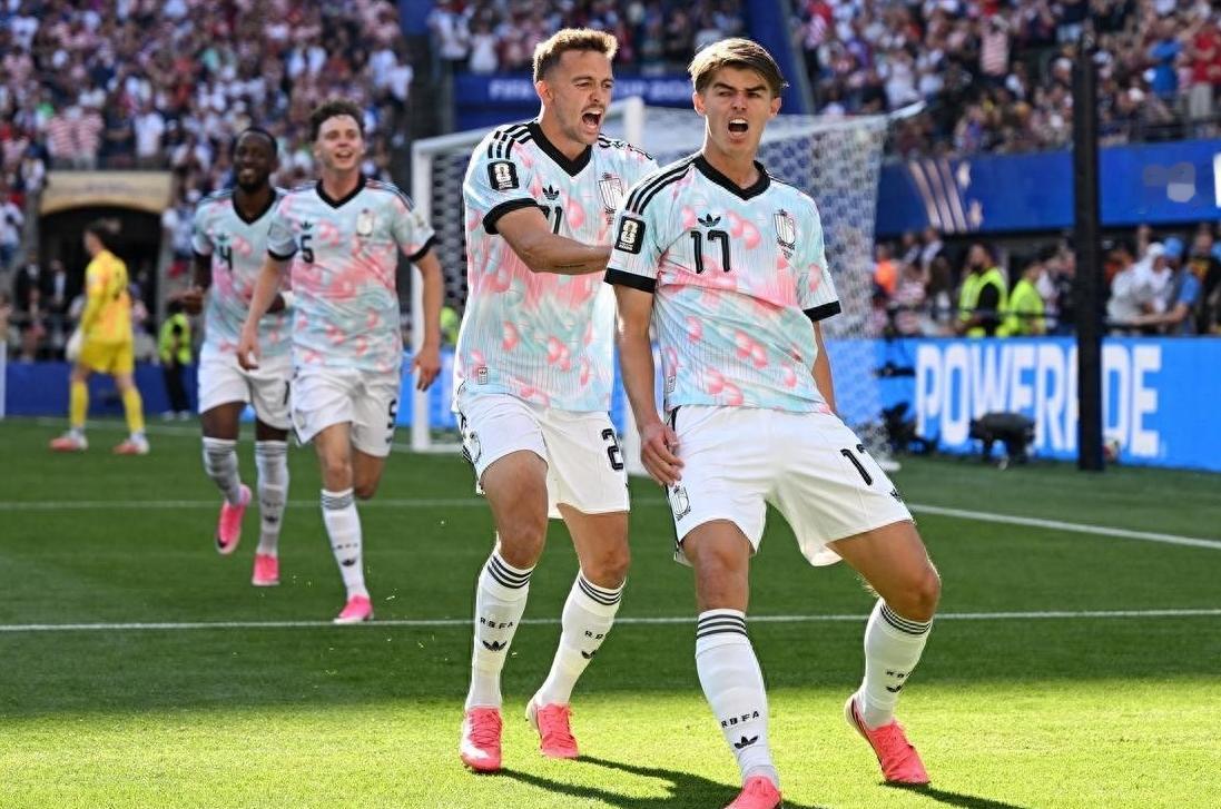 总统亲自打电话给FIFA主席求情，让一个该被禁赛的球员上场。结果呢？这个球员没救