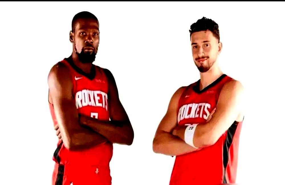 教练当众打脸总经理，3换1交易直接黄了。
 
总经理斯通电话都快打烂了，眼看就要