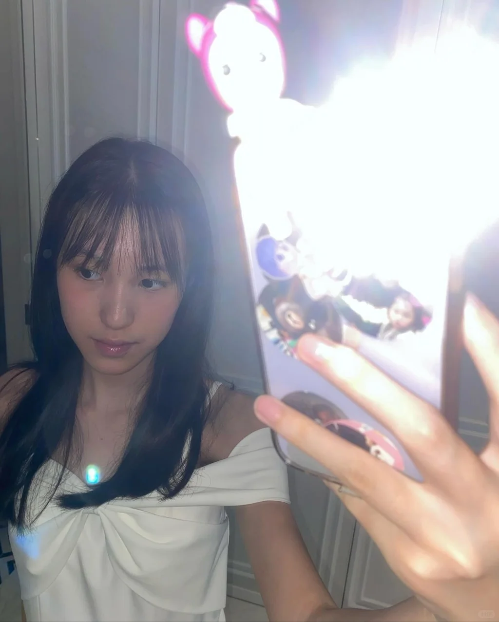 郭可盈14岁女儿晒美背照！穿吊带背心秀细腰