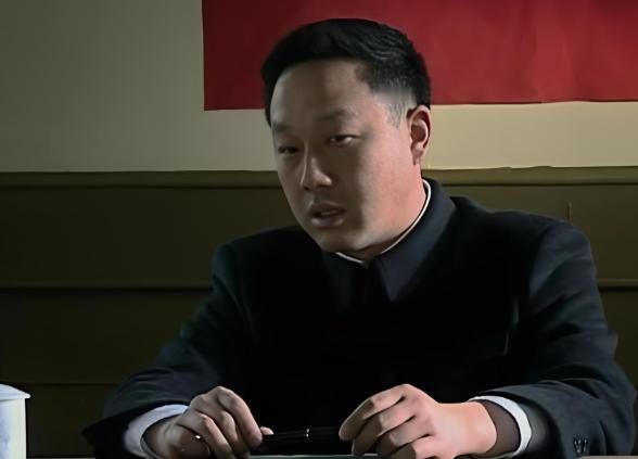 1946年8月15日，上海江湾刑场，万里浪被处决，过程特别解气。

说白了，19