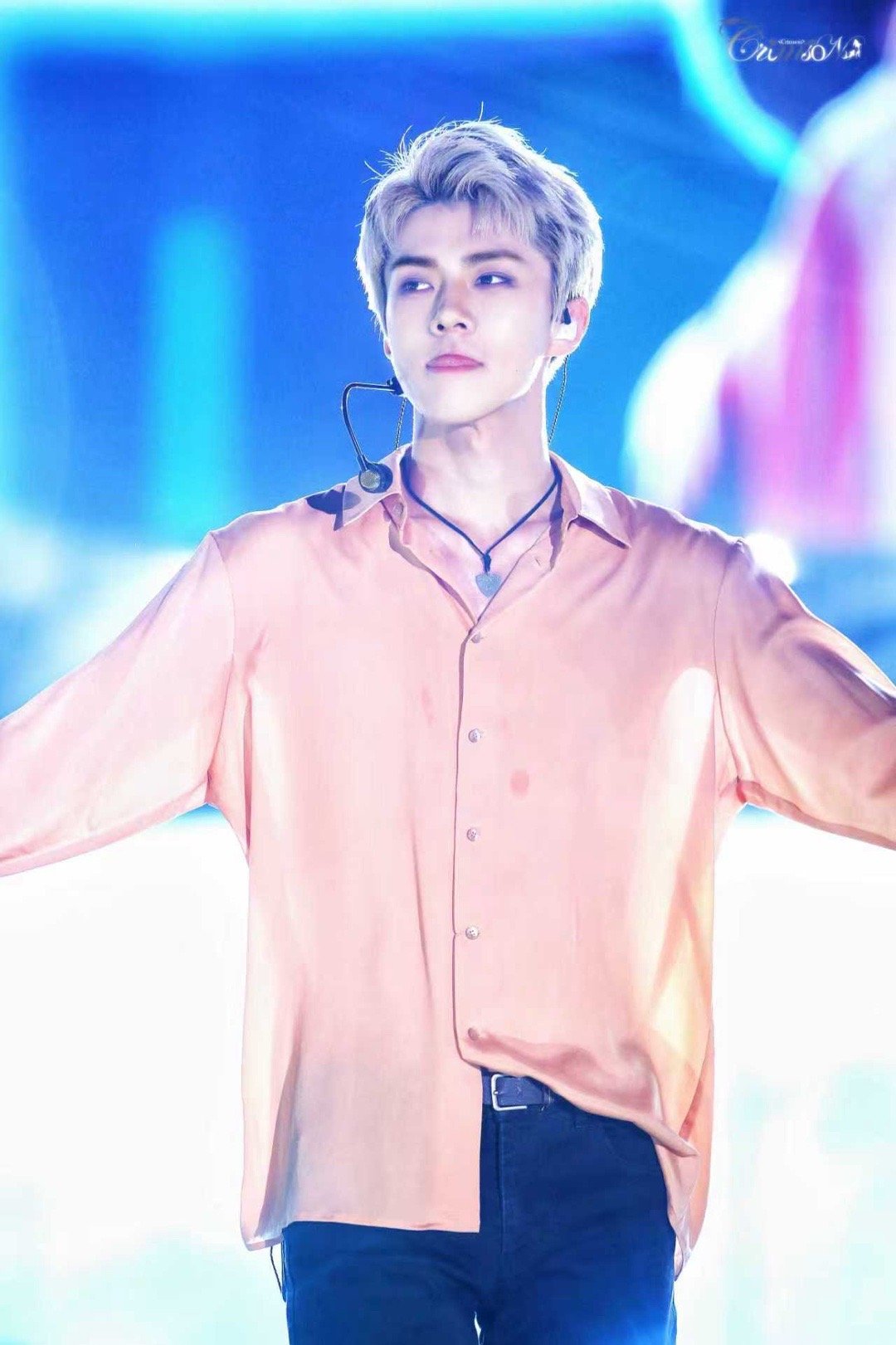 刘浩存站姐发吴世勋 愚人节刘浩存站姐发了花仙子吴世勋，幸福的时讯是世勋愚人节站姐