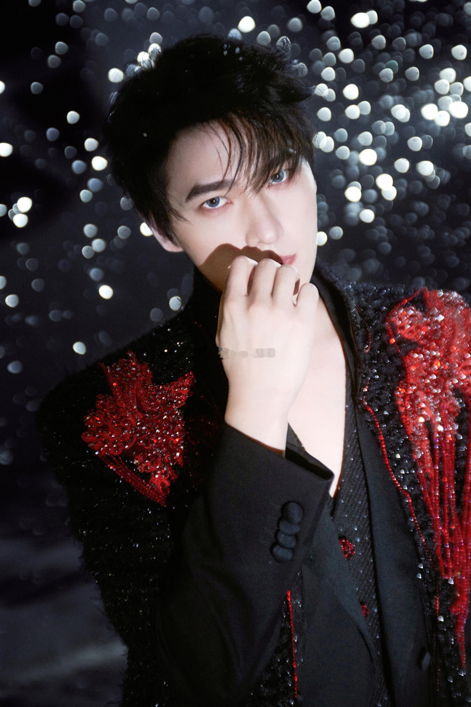 杨洋一直都是震撼美味杨洋卡颜届无冕之王 杨洋的颜值就是内娱的一个bug，每一次新