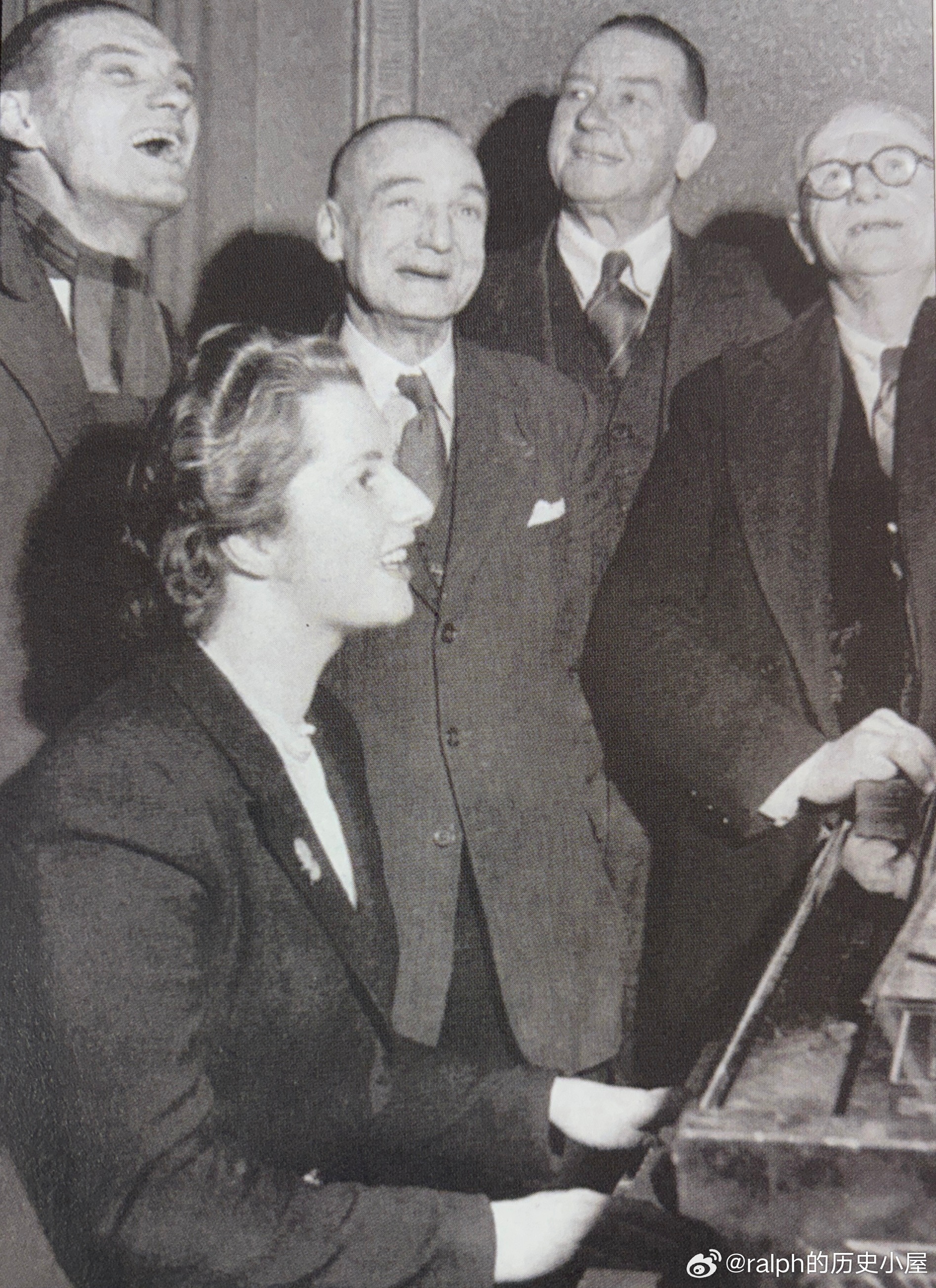 1951年未来的英国首相撒切尔夫人还是当年选举中最年轻的保守党候选人。这是她参加