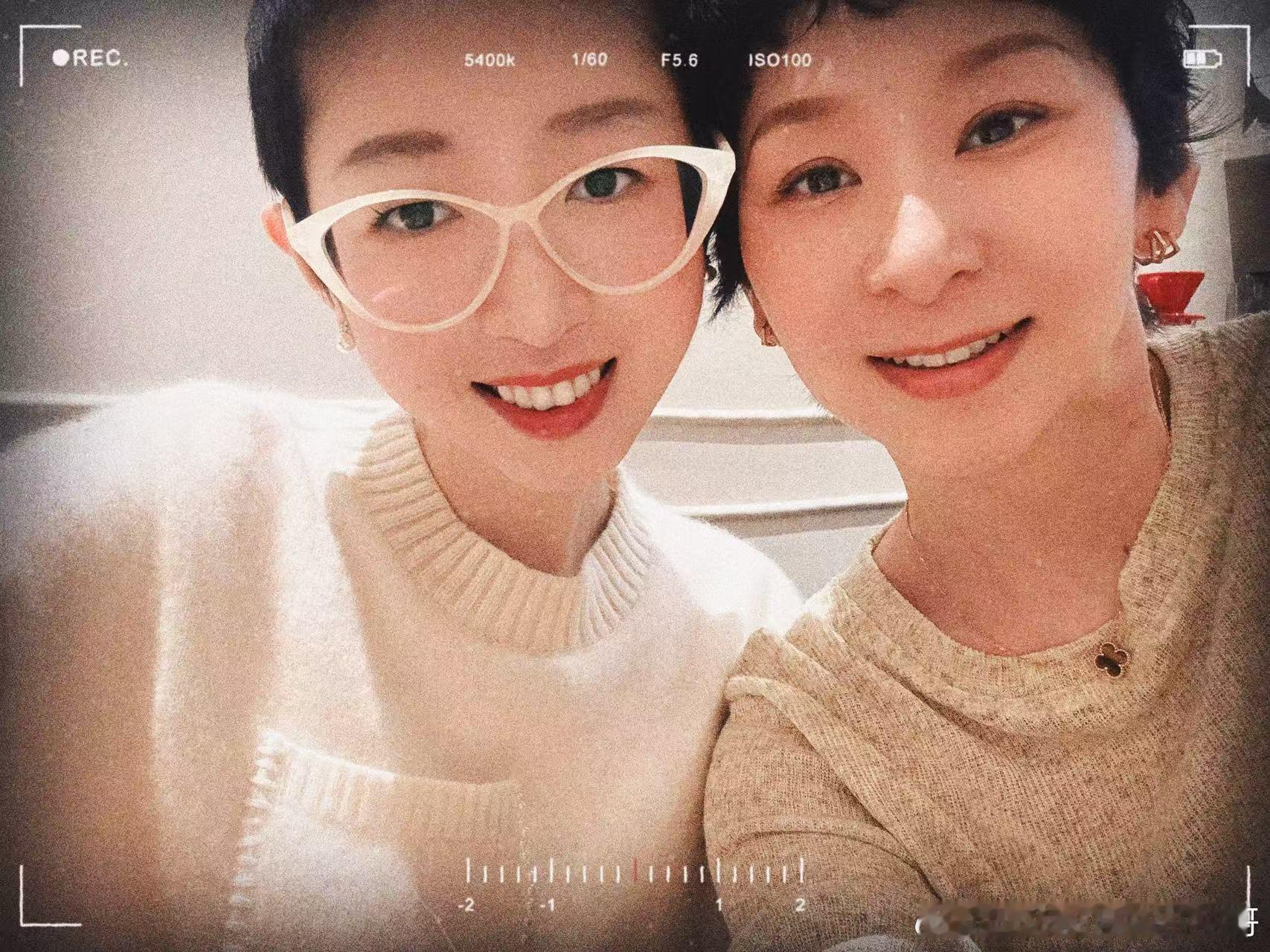 肚子要笑裂开再缝几针的一天。把昨晚应激的阿蝈送到有院子的姐妹家感受下户外生活，收