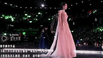 宋威龙对赵今麦心不在焉，一步三回头，心思明显都在刘浩存身上  