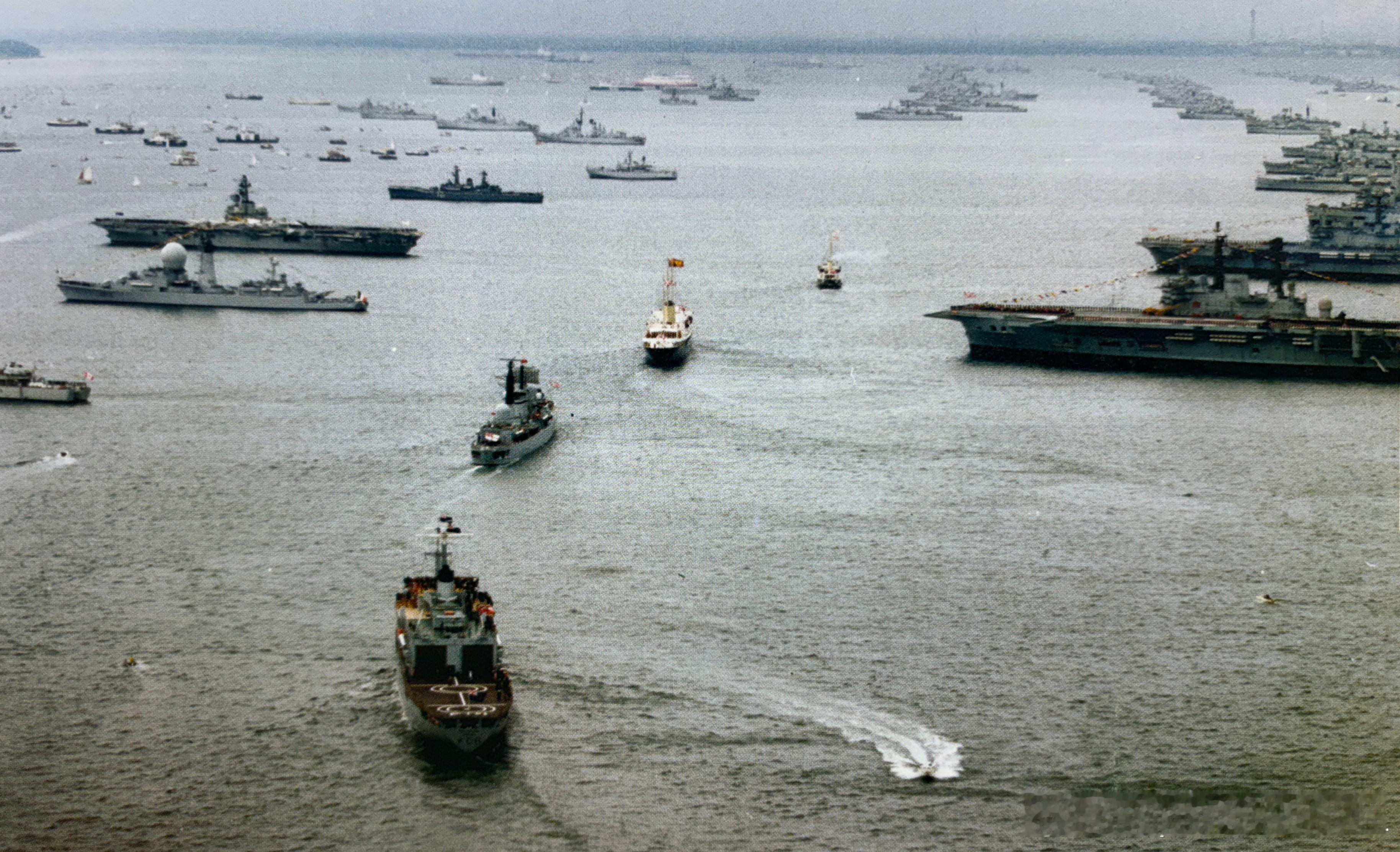 1977年6月28日英国海军纪念女王继位25年受阅军事历史全触达
