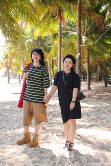 李嘉格的妈妈薄永霞终于想明白了，不再掺和女儿家的事了，女儿开店她也不管了，直接带