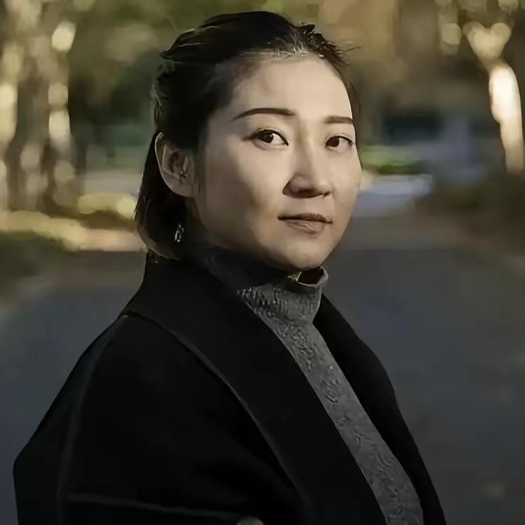 刷到王暖暖的经历时，
我鸡皮疙瘩都起来了——哪有什么“幸运”，分明是老天爷攥着她