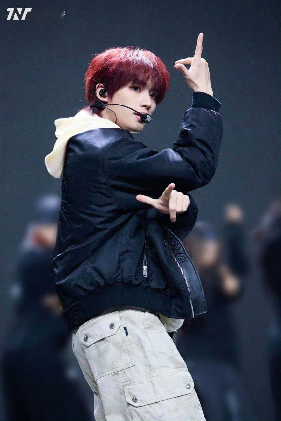 时代少年团四个人染头发，帅的，