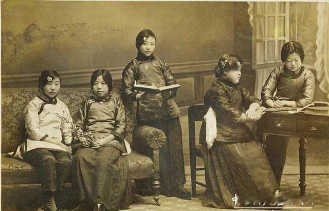 1992年7月，邓颖超因病离世。谁知，邓颖超留下的最后一句话竟是“李鹏”二字，这