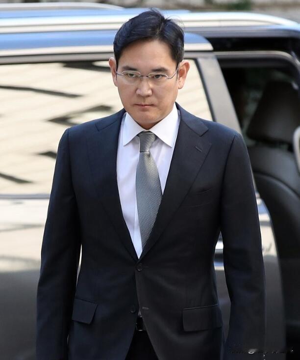 太窒息了！在韩国，被三星套牢的从来不止800万股民😭

走在首尔街头，平均每5