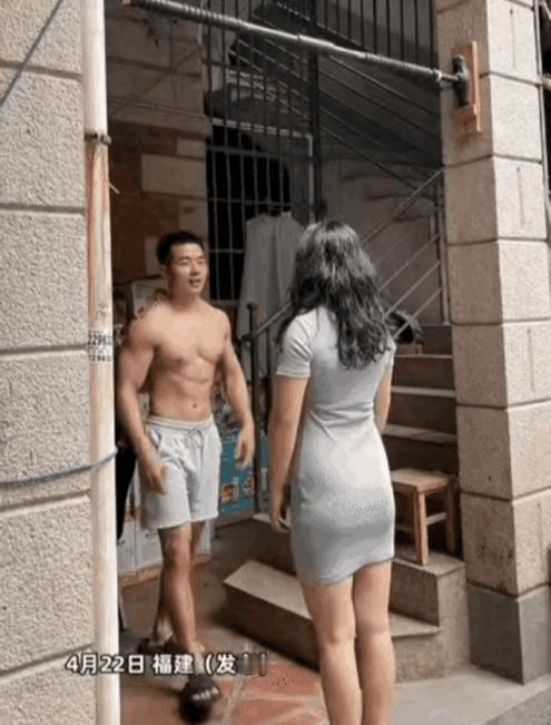 这两口子凭实力“撒狗粮”，旁人只有羡慕的份。
