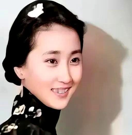 回看1947年的上海滩，36岁的麻省理工正教授钱学森，在相亲宴上干了一件极度“砸