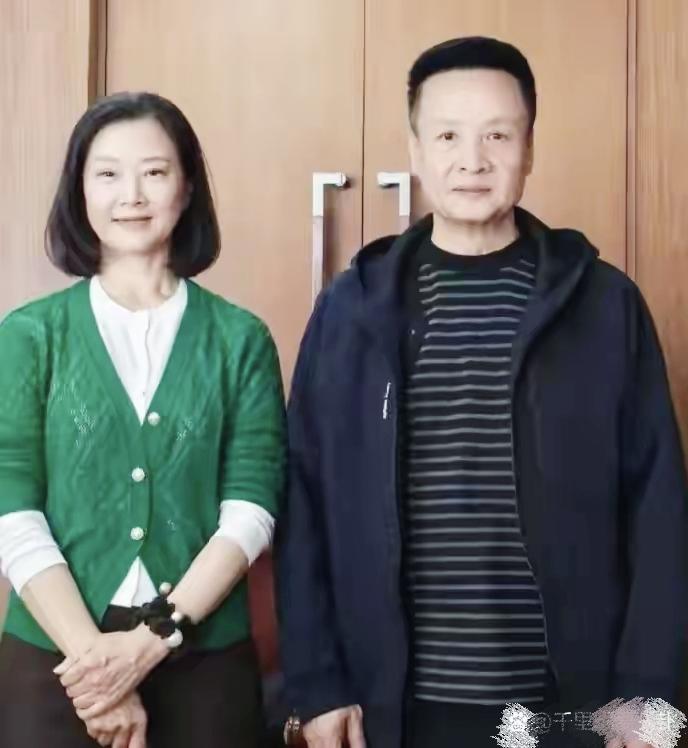 宋祖英如今模样大变，昔日辣妹子竟有了奶奶范，岁月无情催人老哇！
