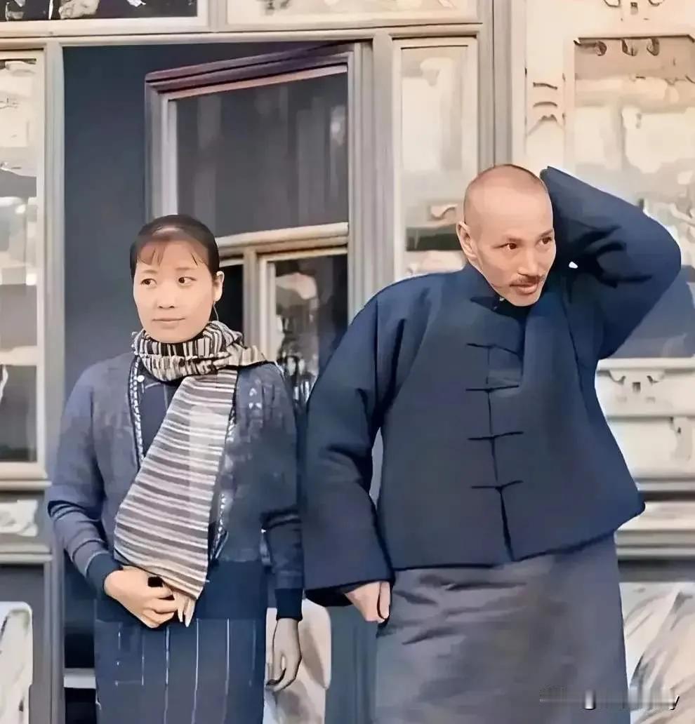 这就是蒋介石与宋美龄真实的样貌，并非演员所扮演的，而是货真价实的本尊，两人面貌清
