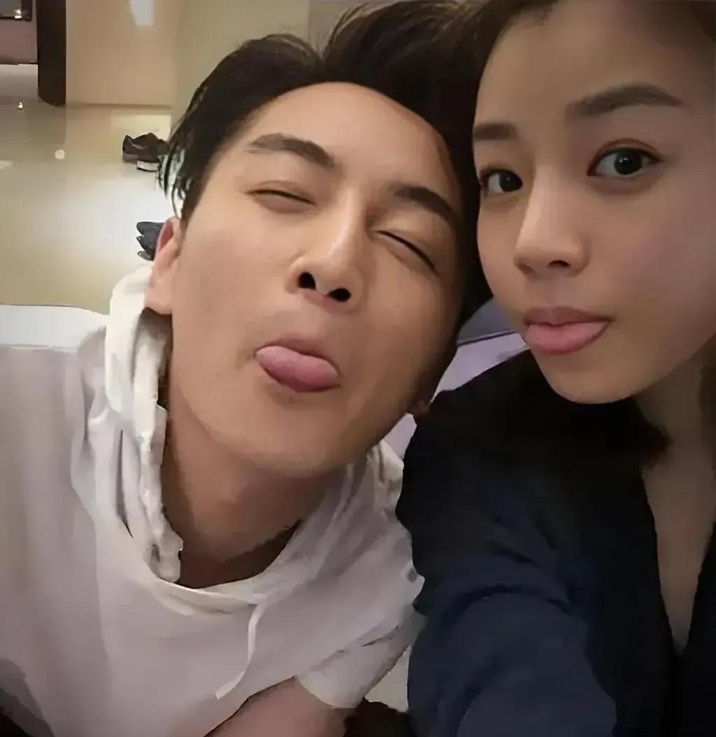 陈晓没去参加陈妍希父亲葬礼 陈晓和陈妍希并未公布离婚，但是陈妍希父亲出殡，陈晓居