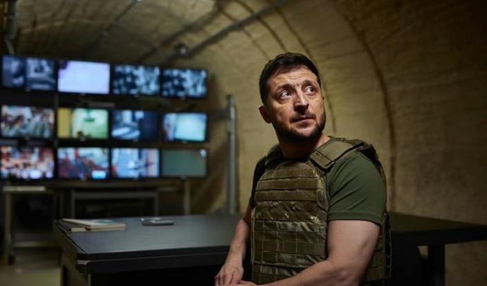 俄乌打了四年，原来真正到底“地堡男孩”是泽连斯基！2月24日，在俄乌冲突爆发四周