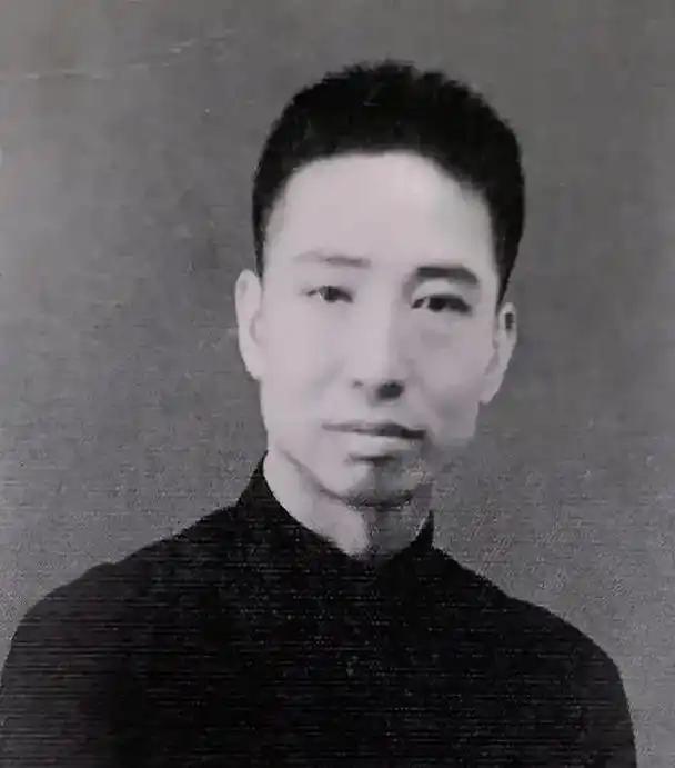 领导千名情报人员无一人被捕，隐蔽战线上的传奇，不败的红色特工。 
 
1935年