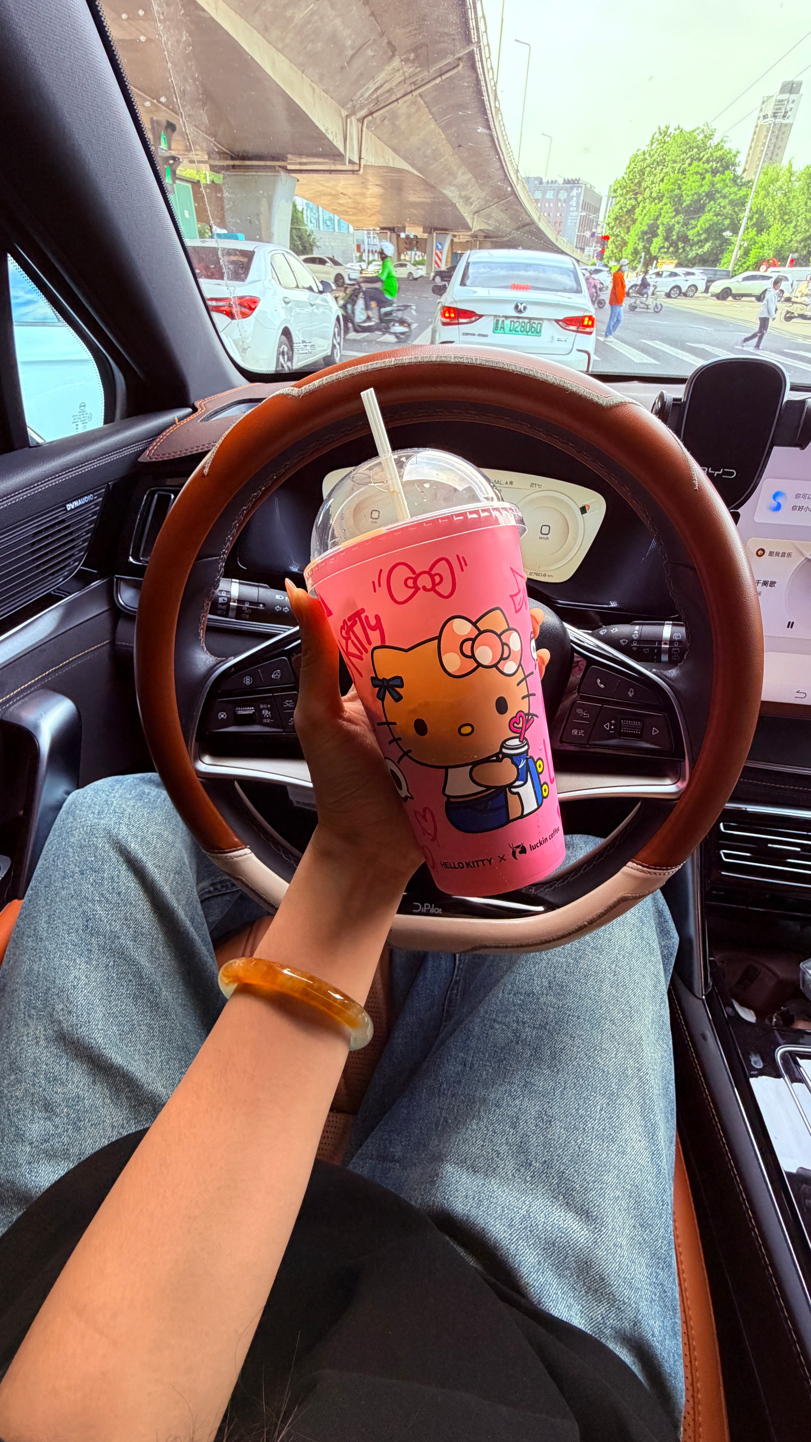 亲爱的老己,压力大的时候,请送给自己一句话: 流水不争先,争的是滔滔不绝,草木不