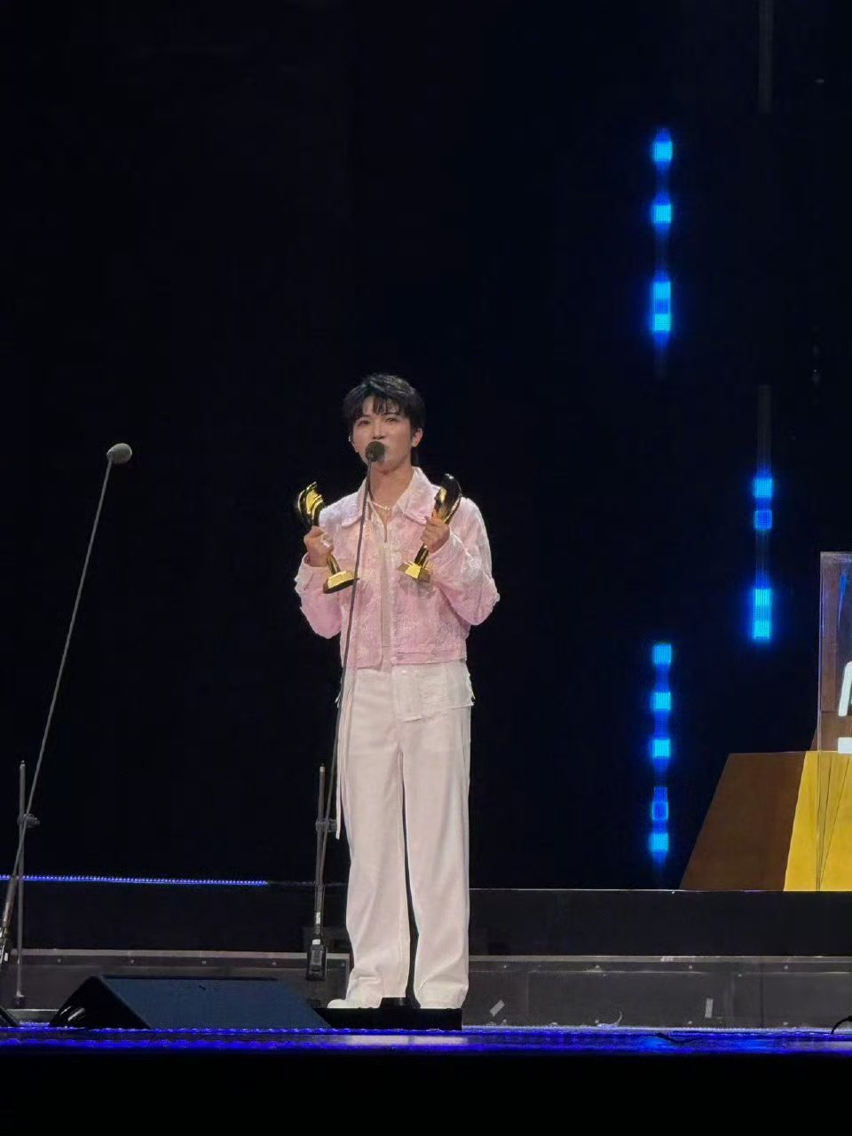 周深获TMEA年度歌手 ​​​