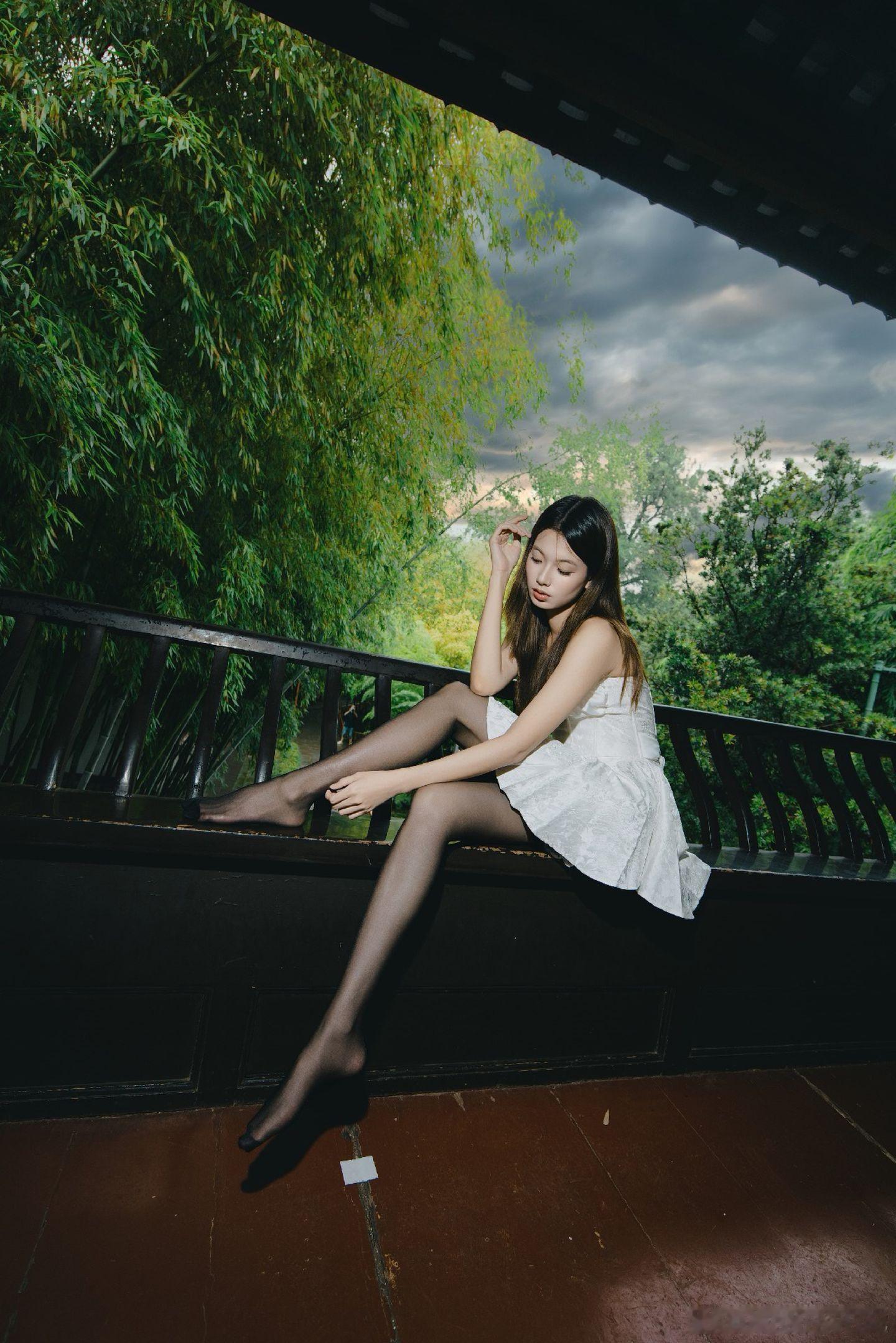 天鹅绒足 黑丝玉足美女