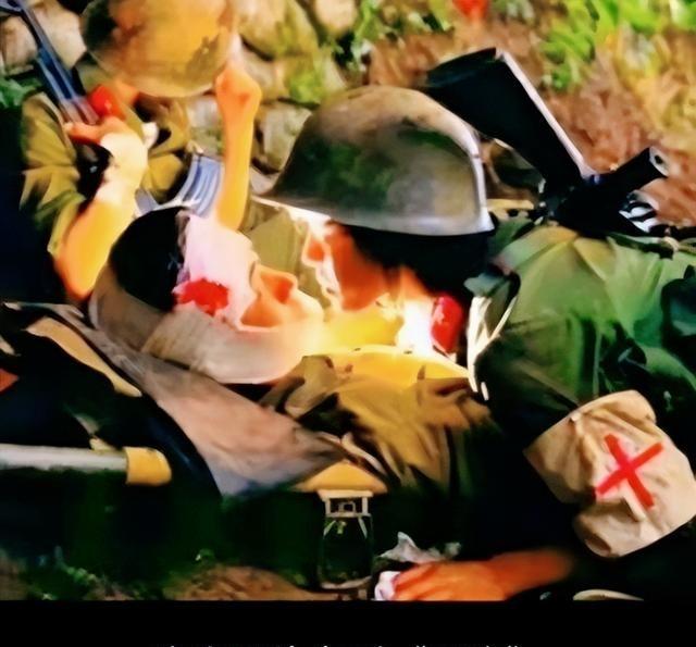 1986年，18 岁的战士至死都没尝过爱情的滋味，牺牲前，奄奄一息向护士提出抱抱
