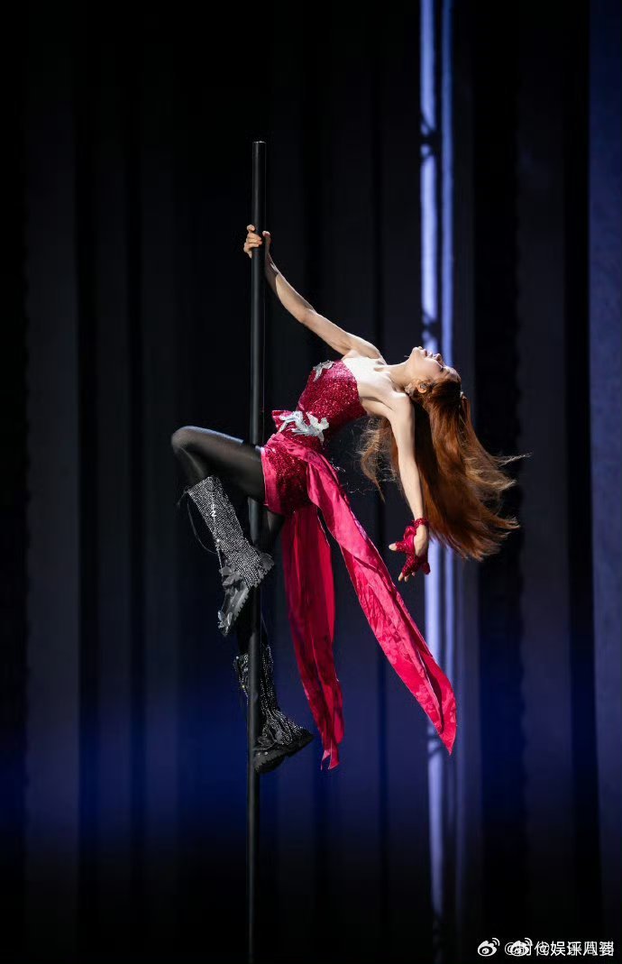 江语晨选择庄法谁能不被庄法式钢管上旋转飙高音的场景鲨疯!软甜笑容像块粉嘟嘟小蛋糕