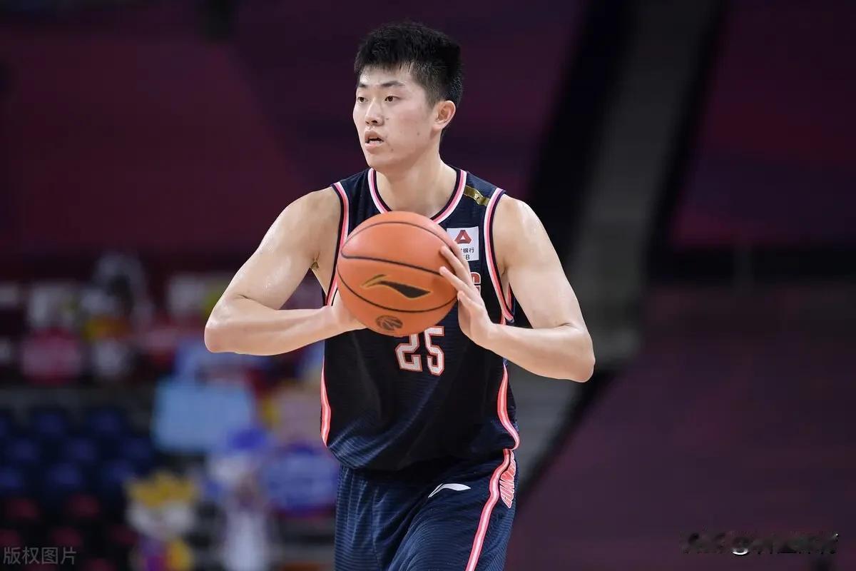 张皓嘉究竟给杜锋喂了什么“迷魂汤”？就他这个状态、能力上场，不就是给球队添堵吗？