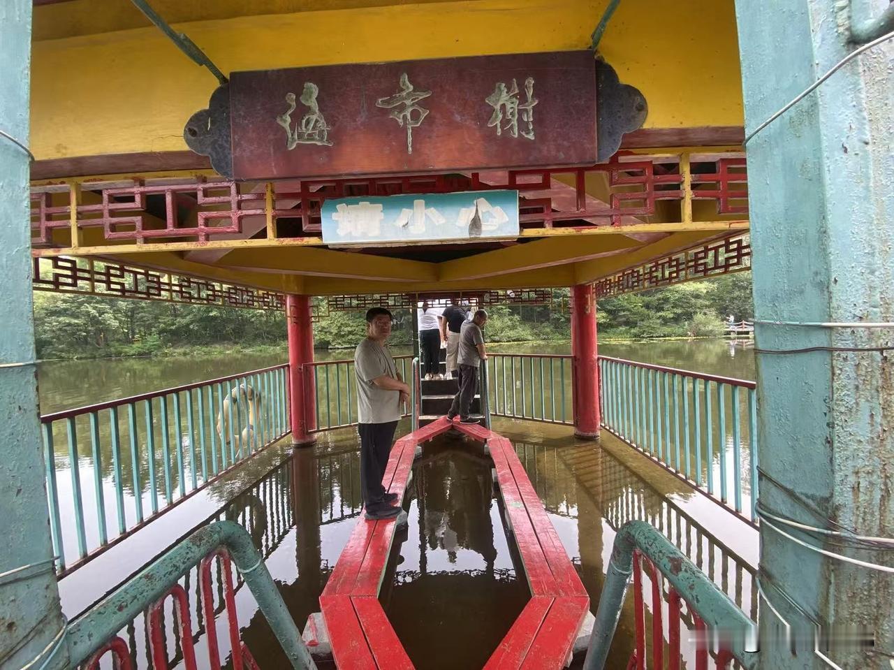 学校要开运动会，号召老师踊跃报名，因为有很多老师项目。备课组长问我报哪些项目。我