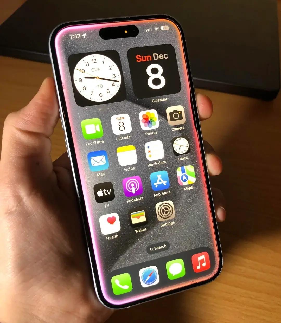 残血版iPhone 说是残血版感觉还是有点过了，更多的是轻微功能阉割在有豆包这些