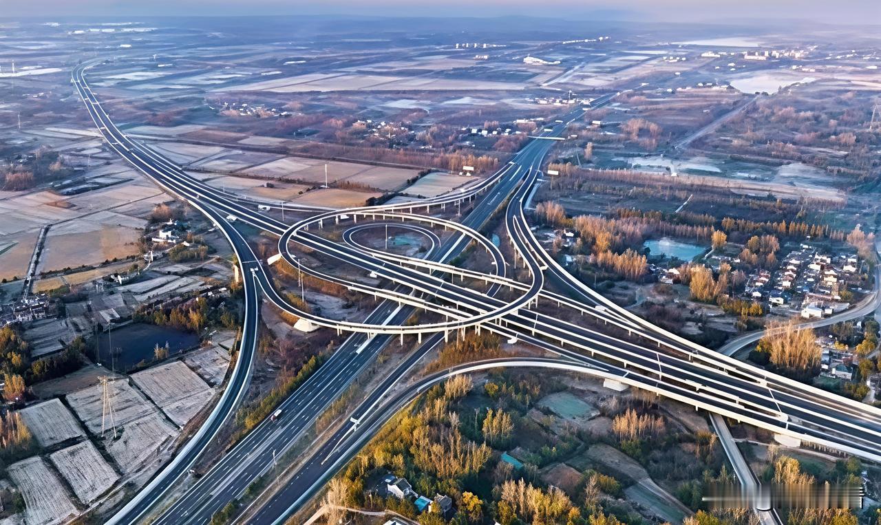 重磅利好✨扬州南京再添新高速！通车啦🚗
 
扬州南京同城化又提速‼️新年迎新路