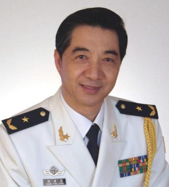 当年特朗普刚当选总统，局座张召忠就开玩笑说过，要是让他连着干两届，妥妥能把美国从