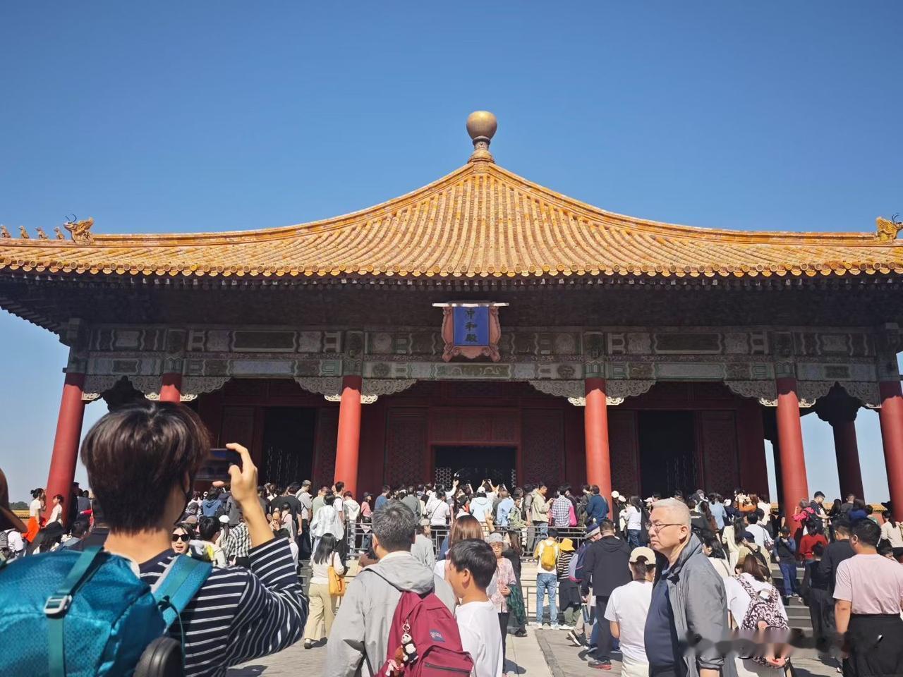 晒图笔记大赛 故宫游客多，天气晴朗。