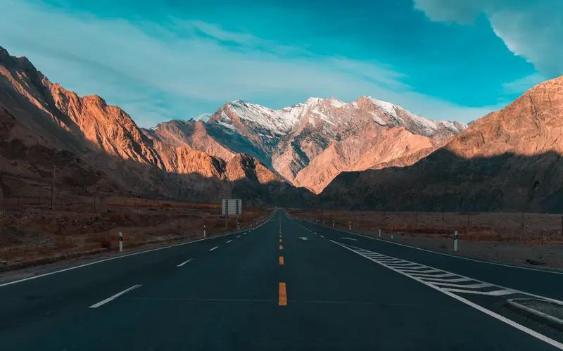 找不到障碍的路，可能真没尽头。生活里，我们总盼着顺风顺水，可要是真没了阻碍，这路