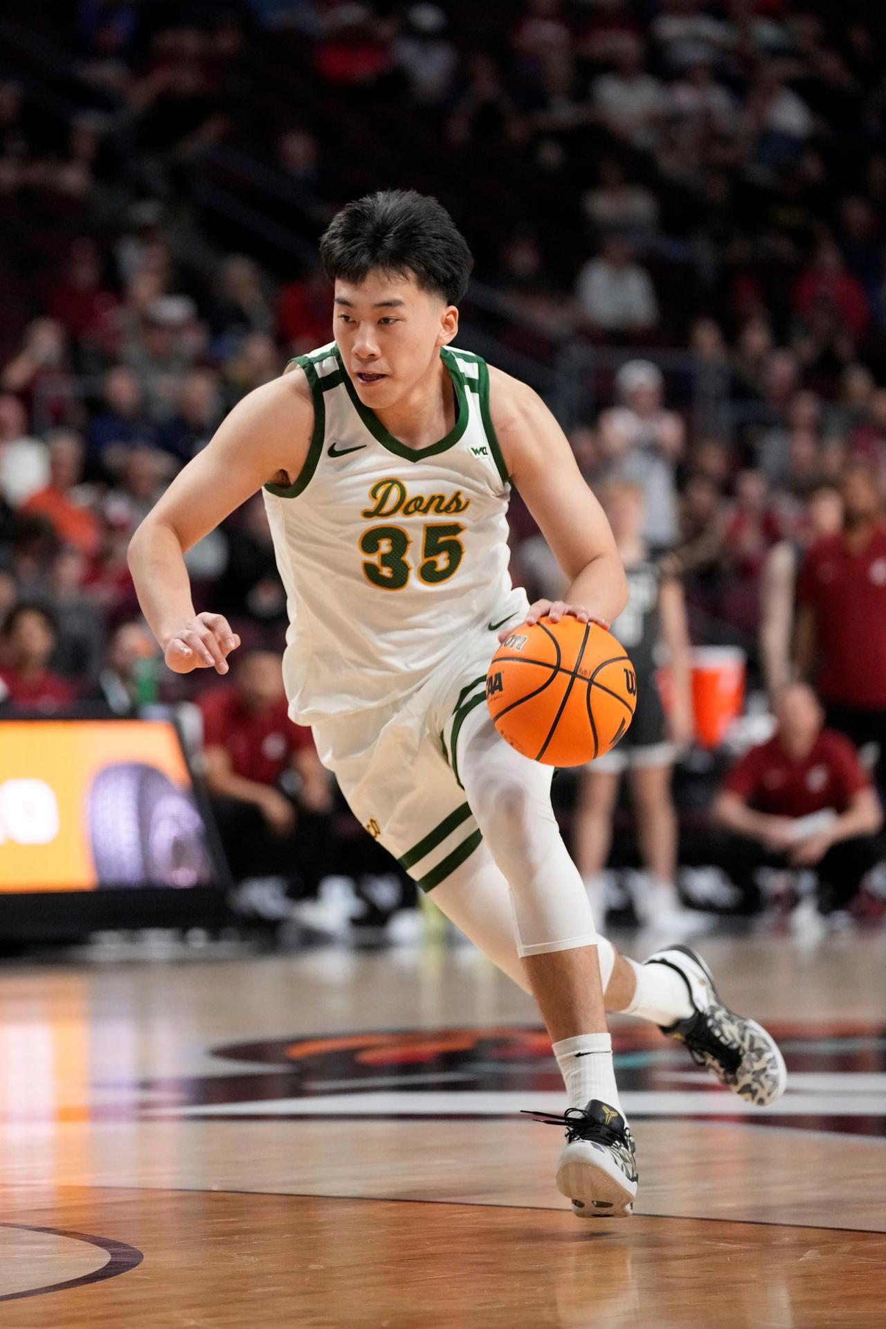 中国男篮希望之星——王俊杰NCAA发挥出色大放异彩！旧金山大学63-65惜败北阿